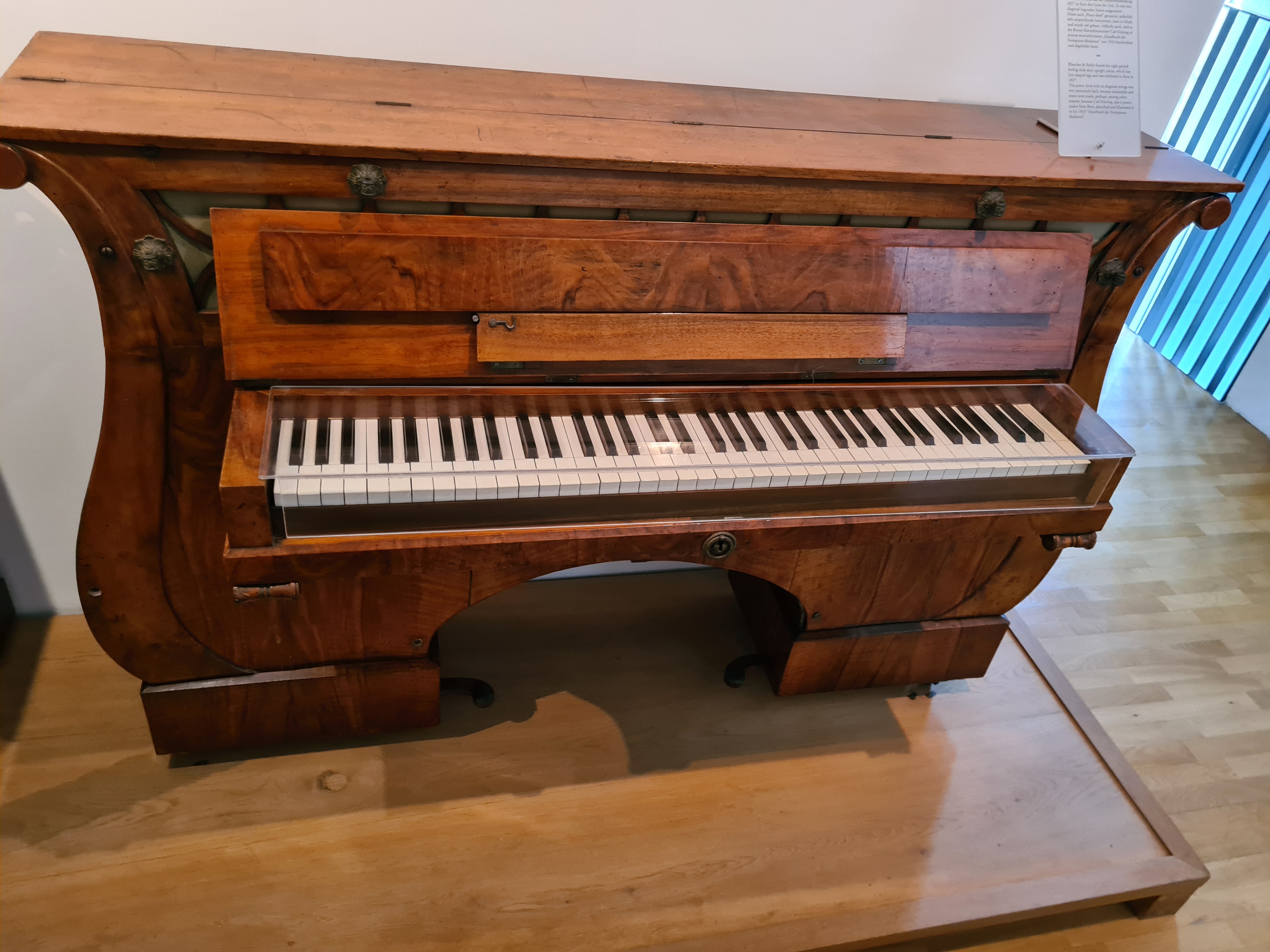 Ein Salonklavier der Sammlung